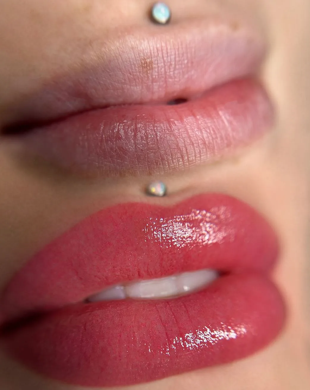 Refuge San Urbez | How Long Do Lips Stay Sore After a Tattoo? Long-Term Lip Tattoo Comfort